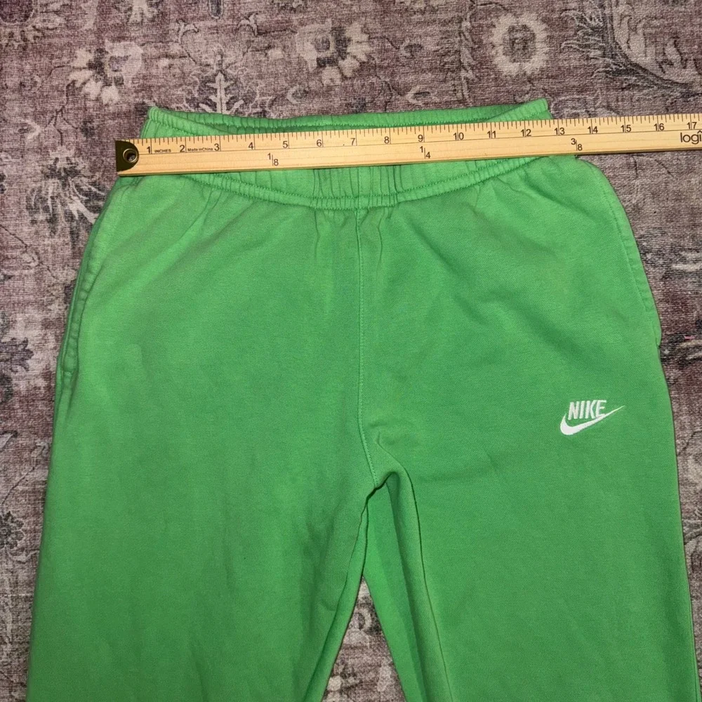 Nike sportswear club